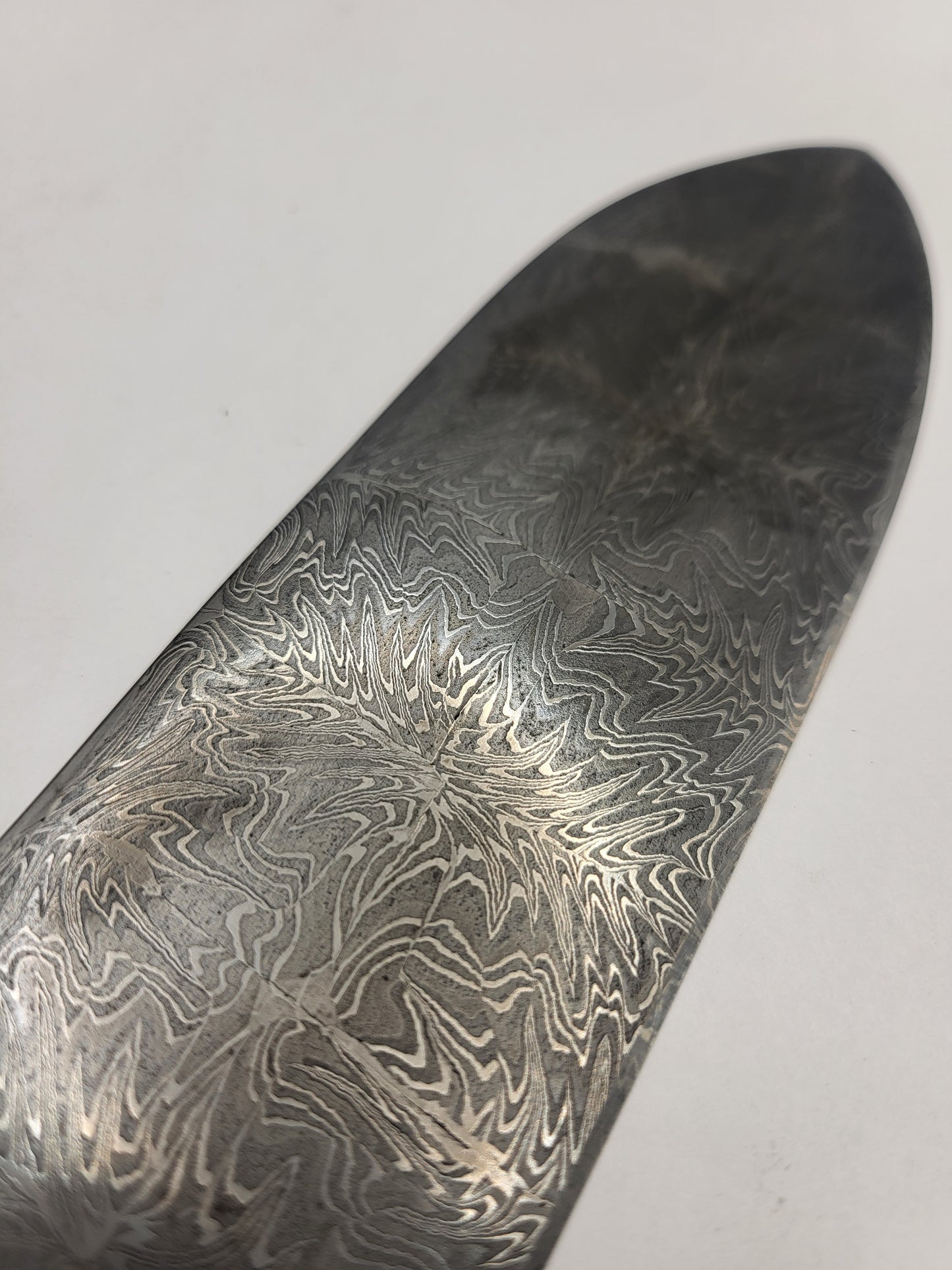 Handgeschmiedetes Mosaik Santoku mit 195 mm Klinge