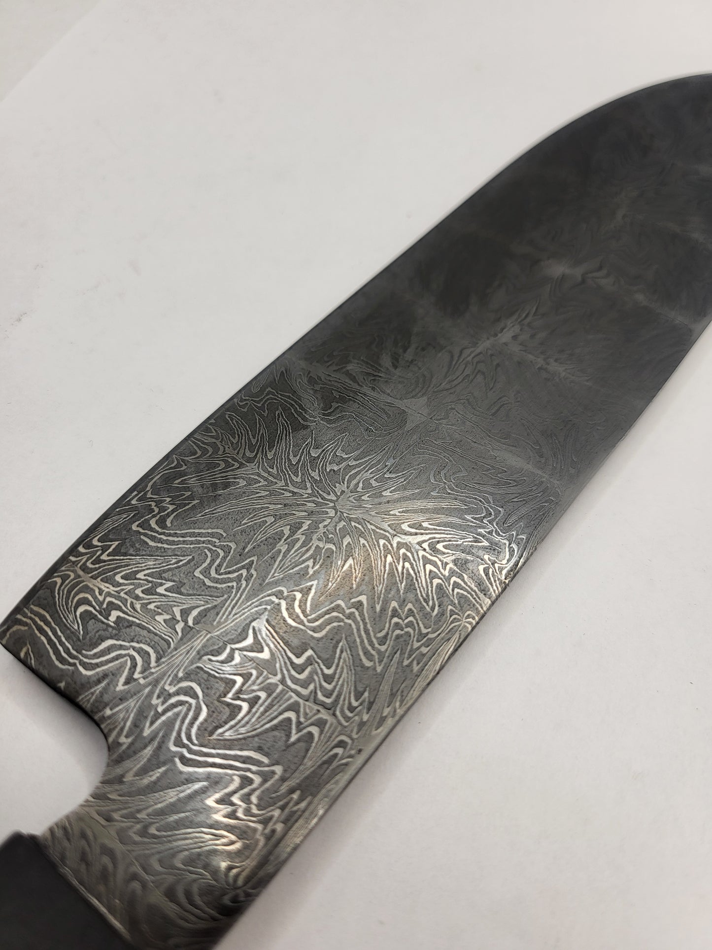 Handgeschmiedetes Mosaik Santoku mit 195 mm Klinge