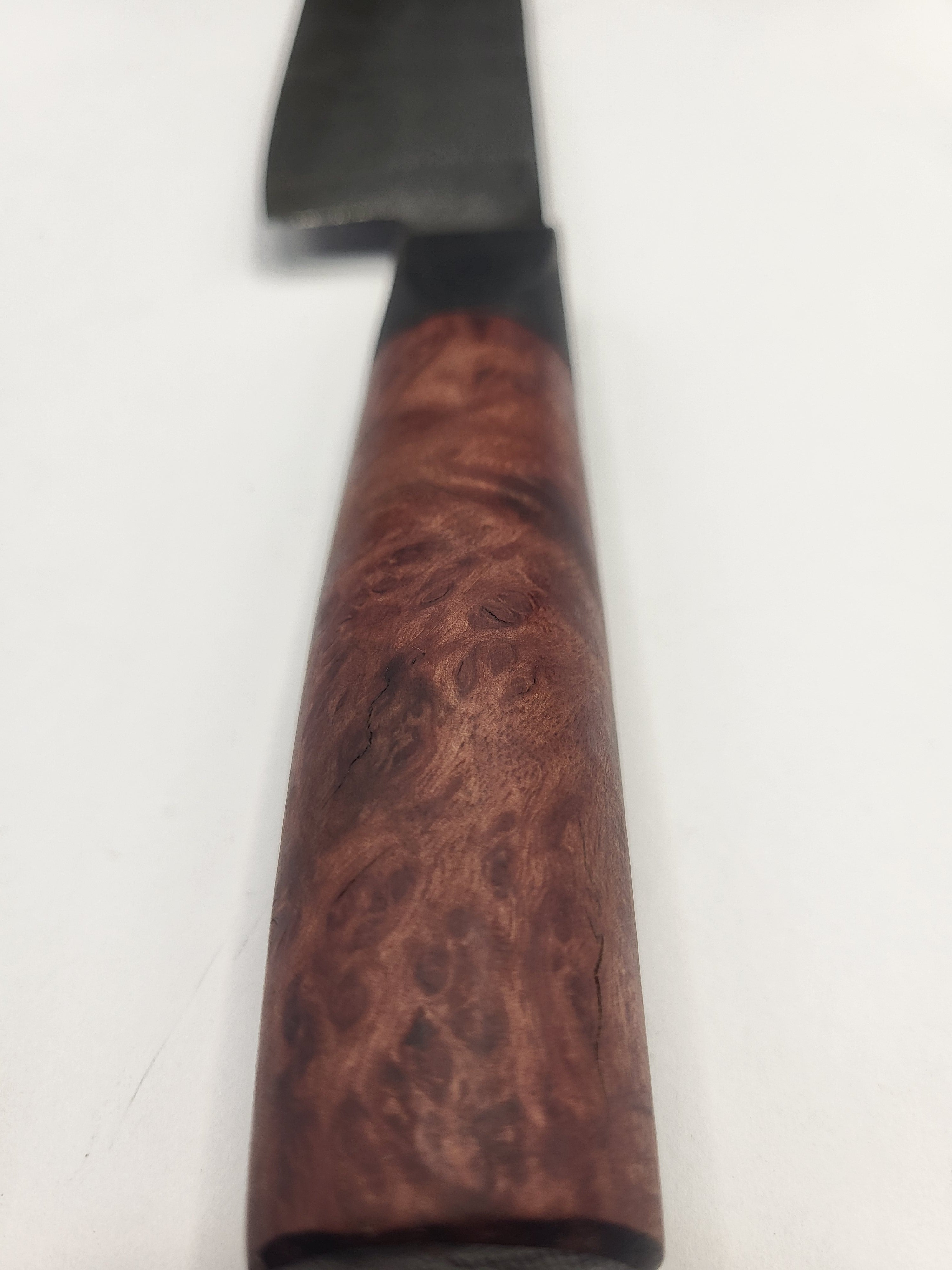 Santoku Messer mit ca. 600 Lagen und auffälliger Mosaikoptik