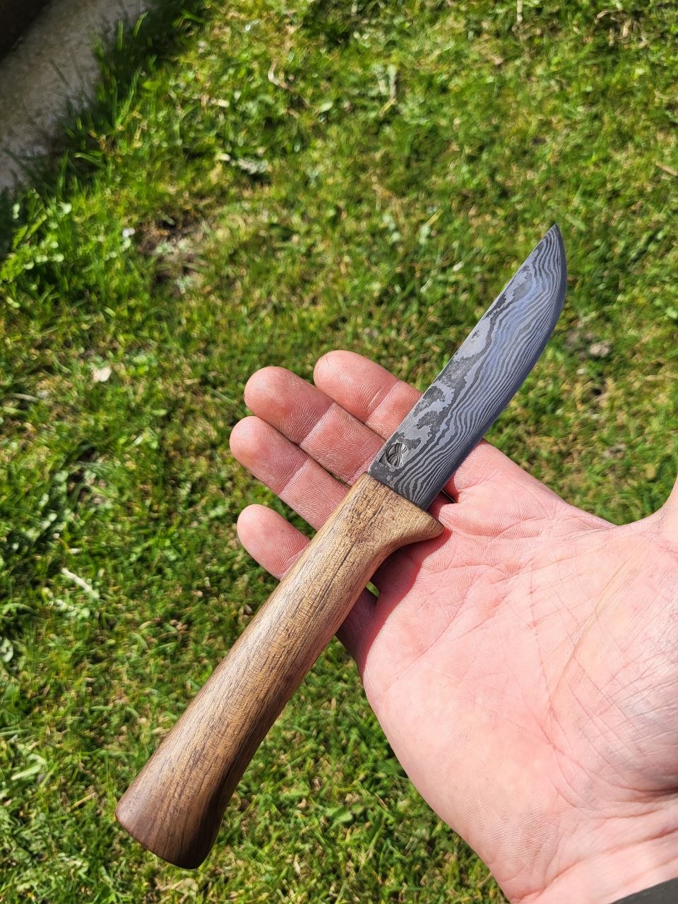 Damast Outdoormesser Nuss