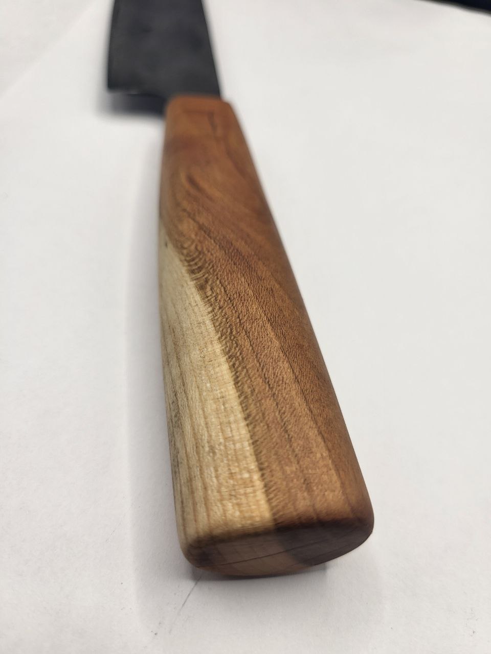 Allrounder White Liner handgeschmiedetes Messer mit Nussgriff