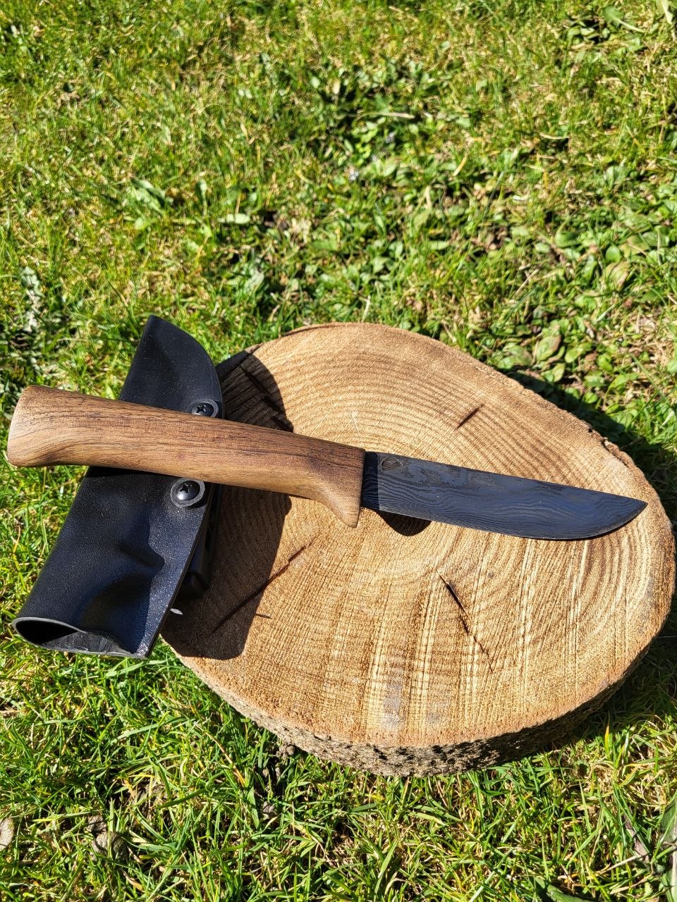 Damast Outdoormesser Nuss