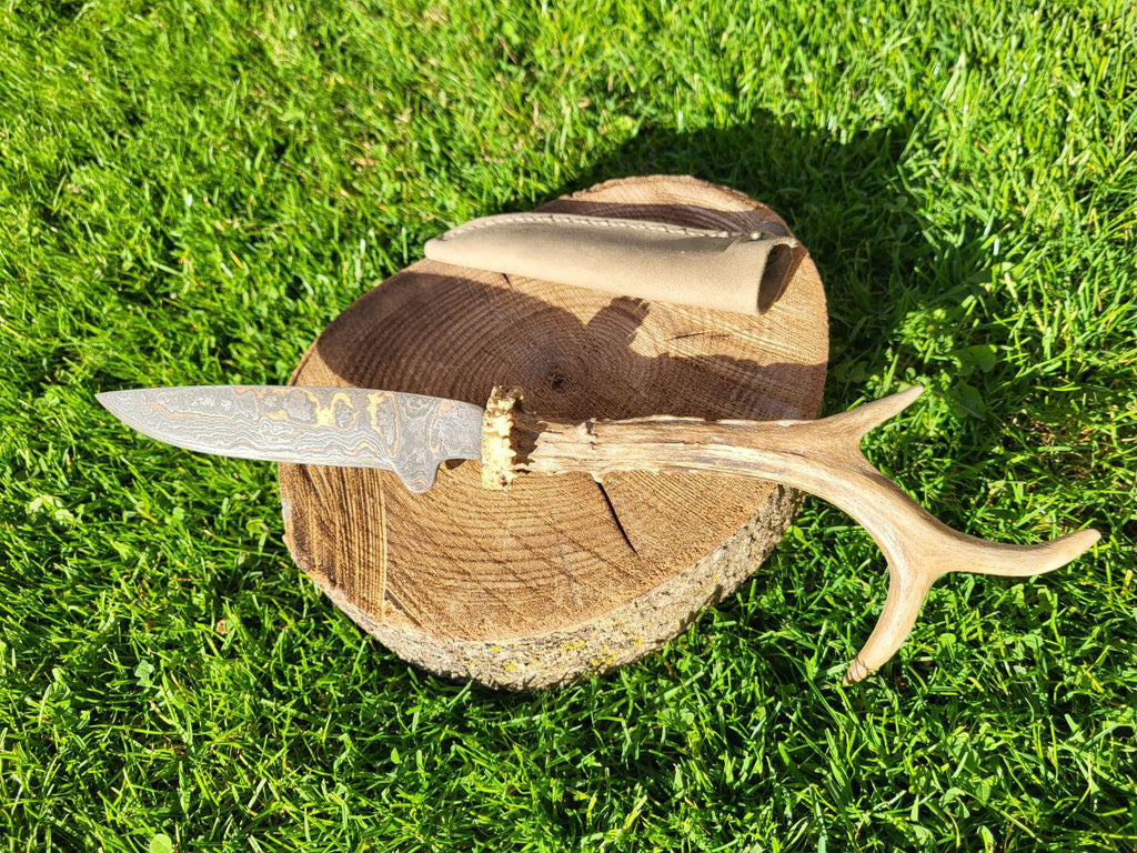 Jagdnicker aus Kupfer-Damast mit Geweihgriff
