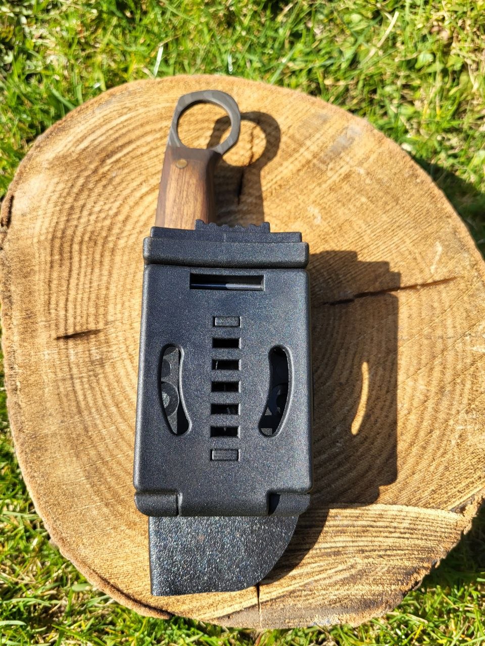 Small Twisted Outdoor Knife