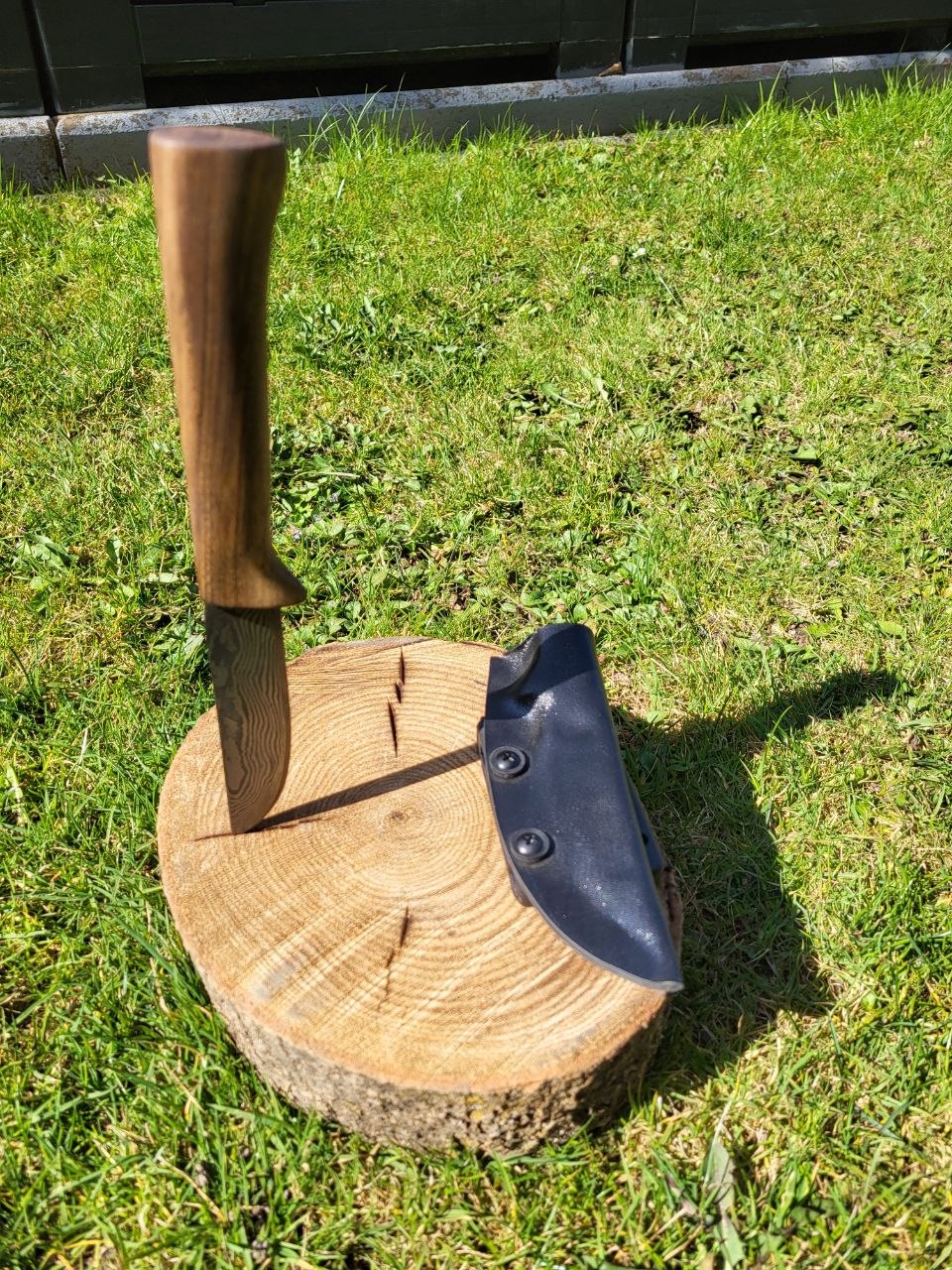 Damast Outdoormesser Nuss
