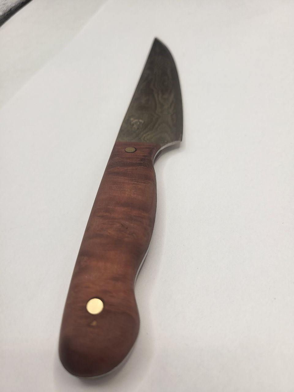 Detailaufnahme vom Gold Edition Jausenmesser mit Damaststruktur