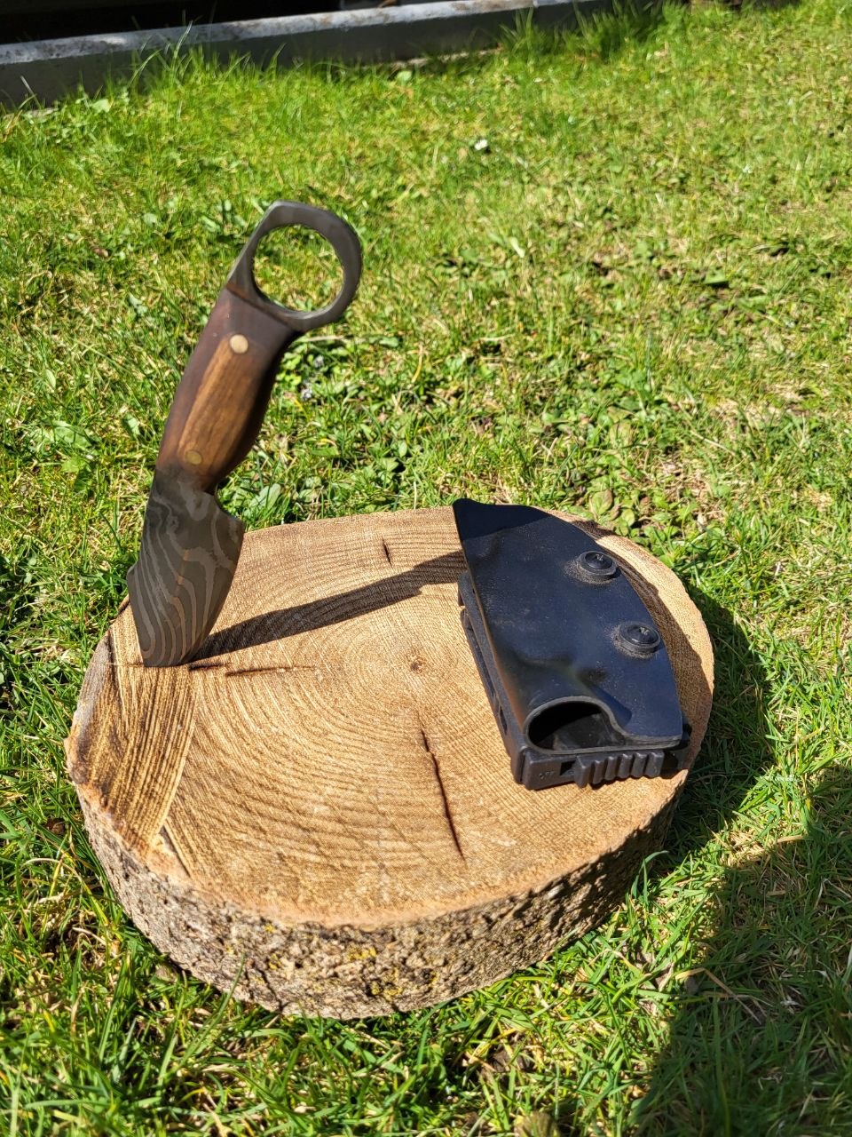 Small Twisted Outdoor Knife