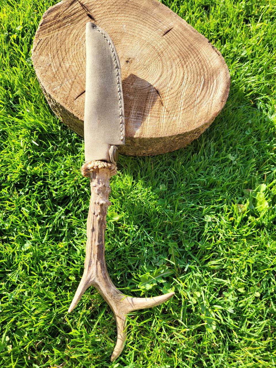 Jagdnicker aus Kupfer-Damast mit Geweihgriff