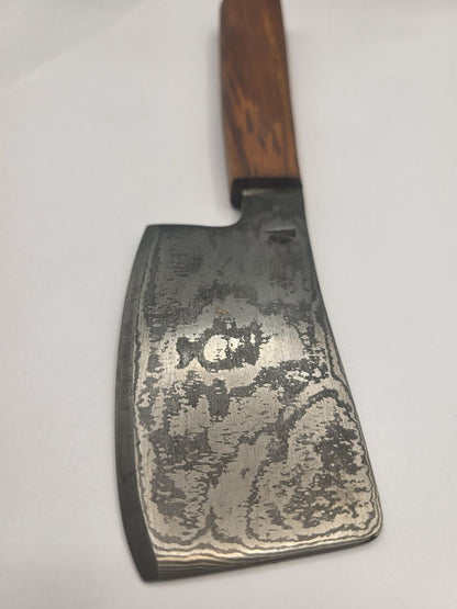 Detailaufnahme vom kl. Gemüse Hackbeil mit markanter Klingenform