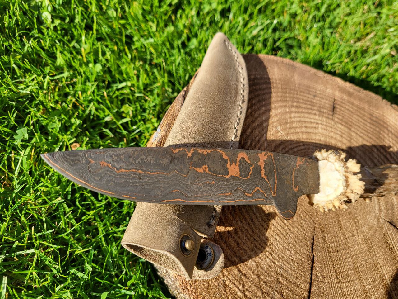 Jagdnicker aus Kupfer-Damast mit Geweihgriff