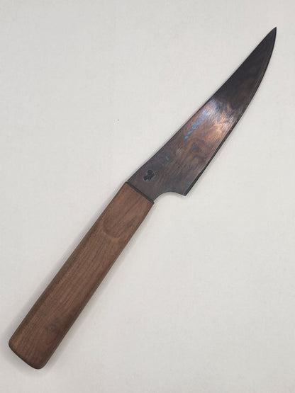 Detailaufnahme vom Blue Jausenmesser mit Damaststruktur