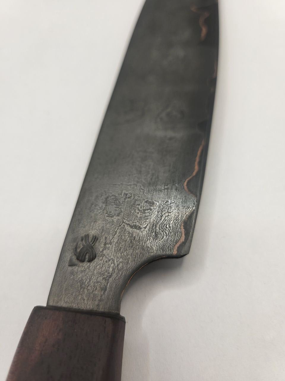 Detailaufnahme vom Allzweckmesser CU Liner High mit Kupfer und feiner Klinge