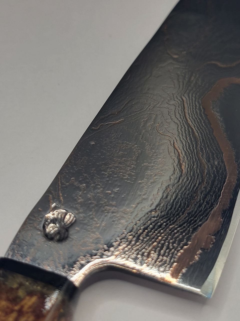 Detailaufnahme vom Kl. Allrounder CU-Damast Shiny mit feiner Damaststruktur