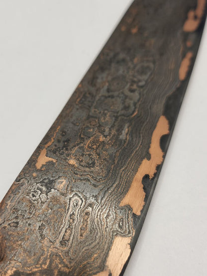 Detailaufnahme vom Allzweckmesser CU-Damast mit Kupfer und feiner Klinge