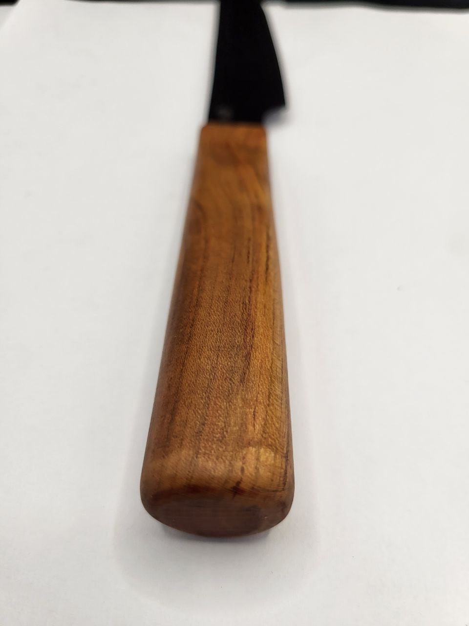 Detailaufnahme vom Blue Steakmesser mit Damaststruktur