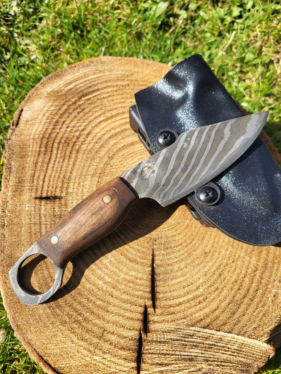 Small Twisted Outdoor Knife