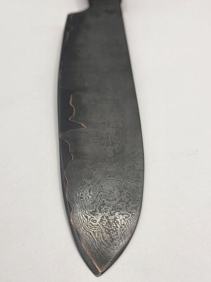 Detailaufnahme vom Allzweckmesser CU Liner High mit Kupfer und feiner Klinge